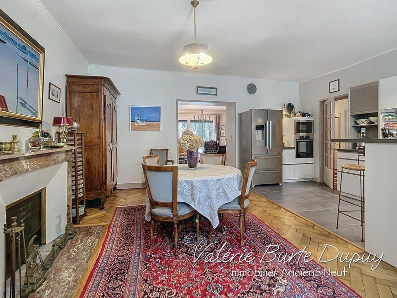 Maison - 214 m² - 7 pièces