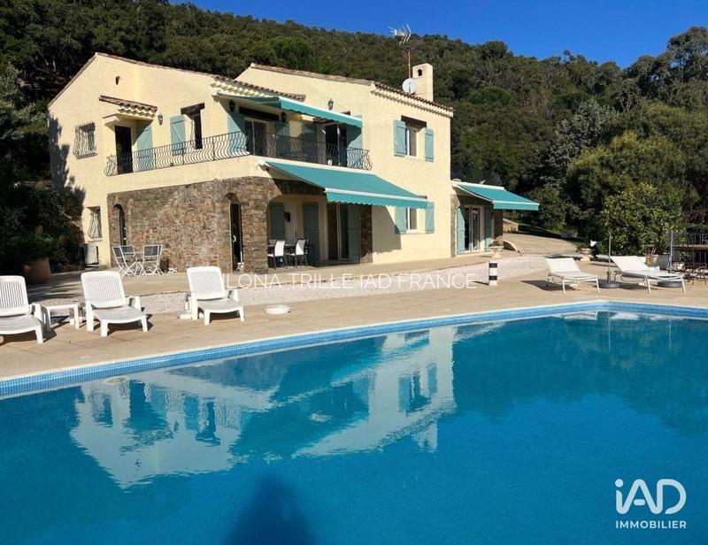 Maison - 206 m² - 5 pièces