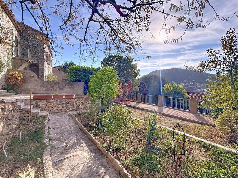 Maison - 100 m² - 6 pièces