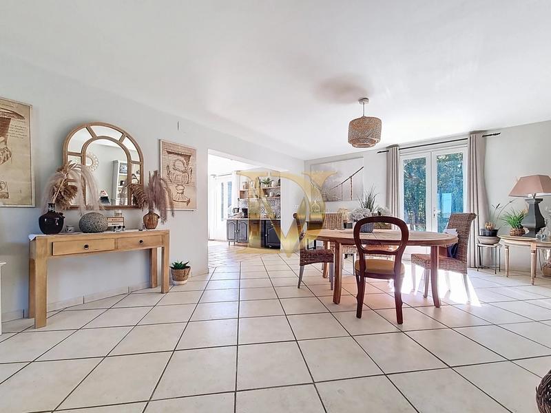 Maison - 245 m² - 9 pièces