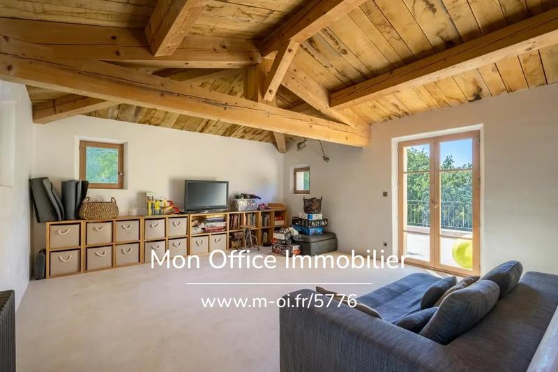 Propriété - 475 m² - 10 pièces