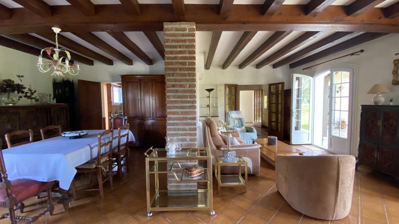 Maison - 210 m² - 6 pièces