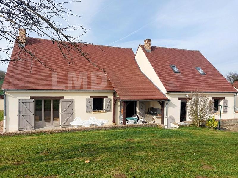 Maison - 234 m² - 10 pièces