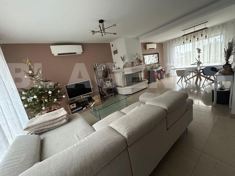 Maison traditionnelle - 151 m² - 5 pièces