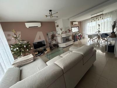 Maison traditionnelle - 151 m² - 5 pièces