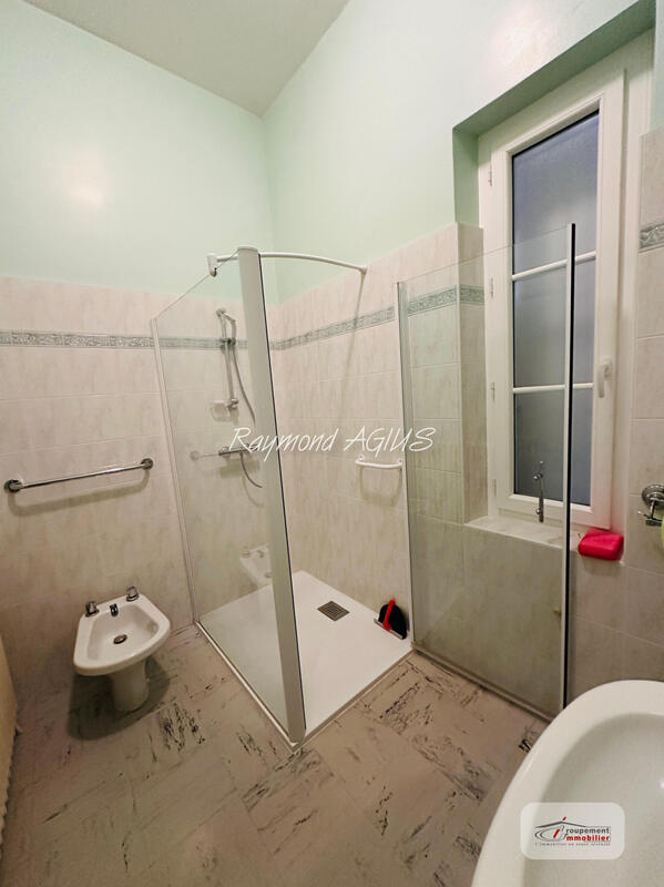 Maison - 310 m² - 13 pièces