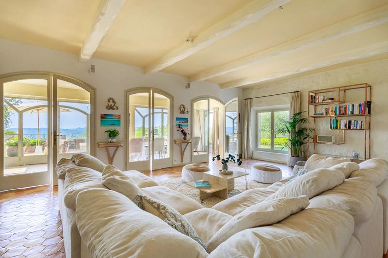 Villa - 235 m² - 9 pièces