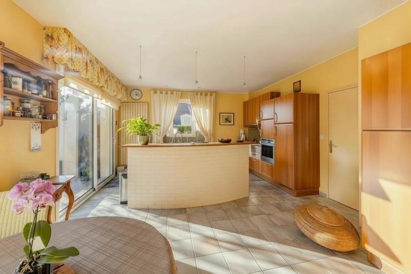 Maison - 241 m² - 8 pièces