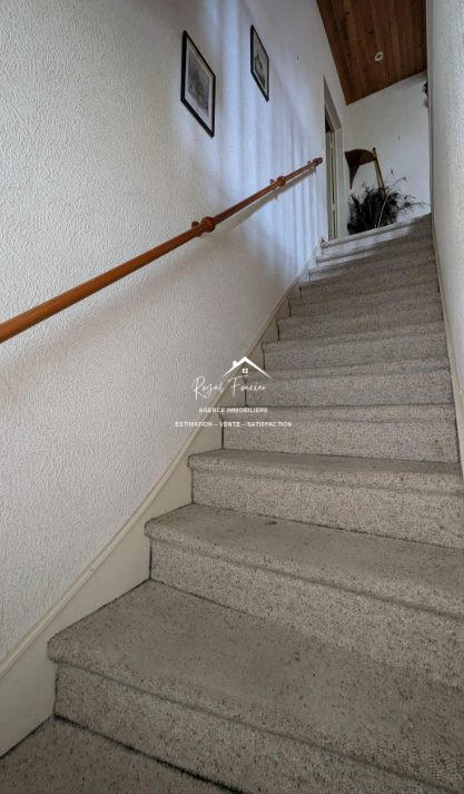 Maison - 317 m² - 10 pièces