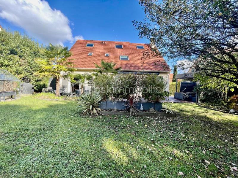 Maison - 185 m² - 7 pièces