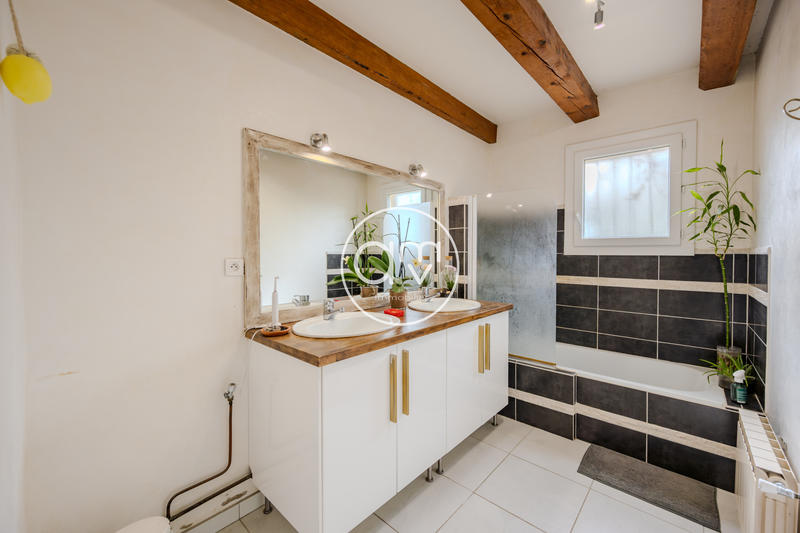 Maison - 212 m² - 7 pièces