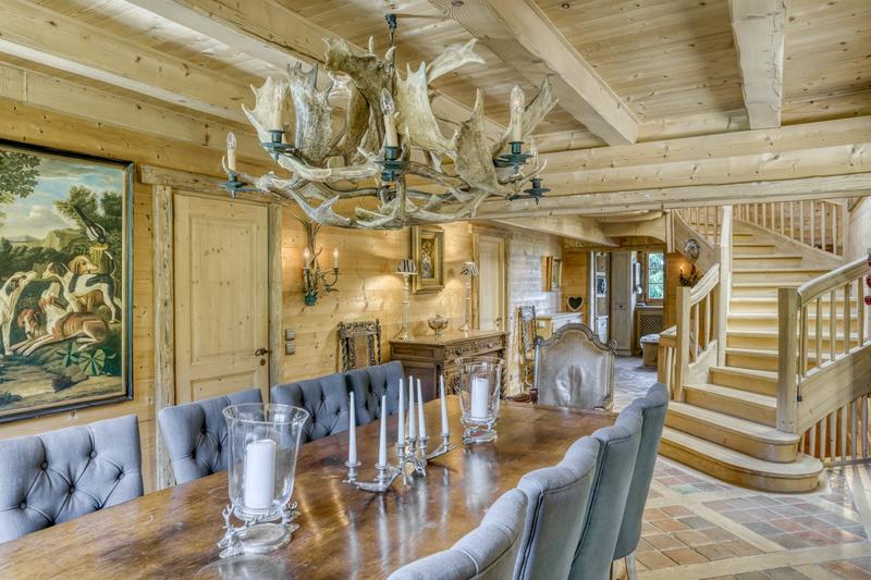 Châlet - 383 m² - 8 pièces