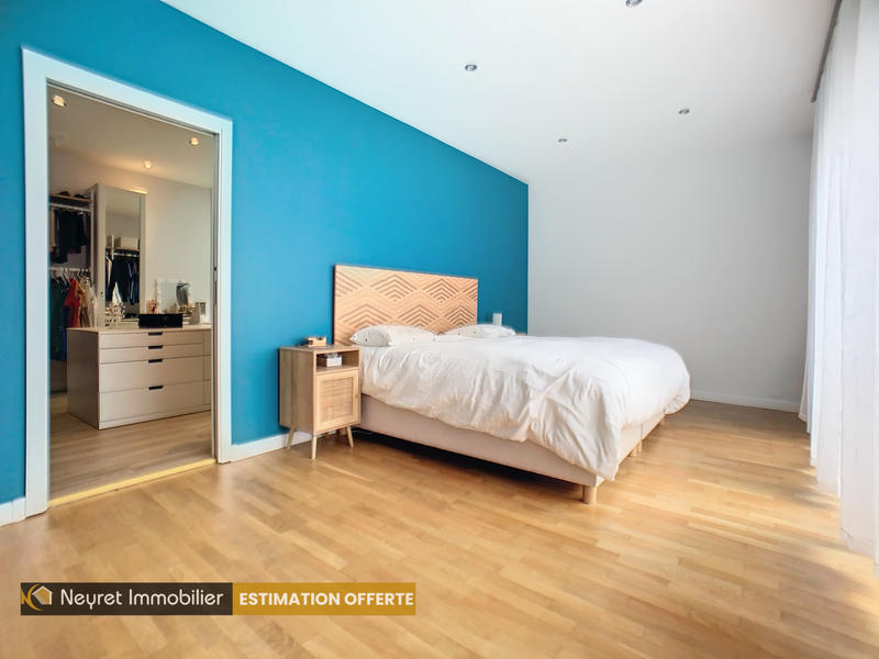 Maison - 250 m² - 7 pièces