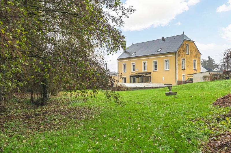 Maison - 260 m² - 8 pièces