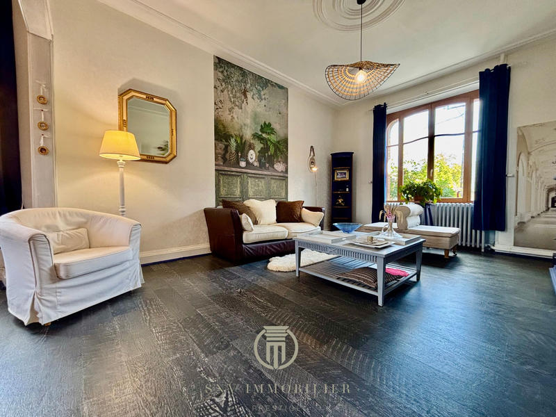 Maison - 290 m² - 12 pièces