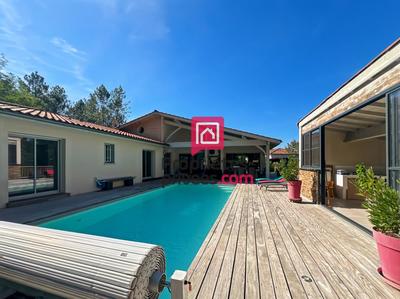 Maison - 200 m² - 7 pièces