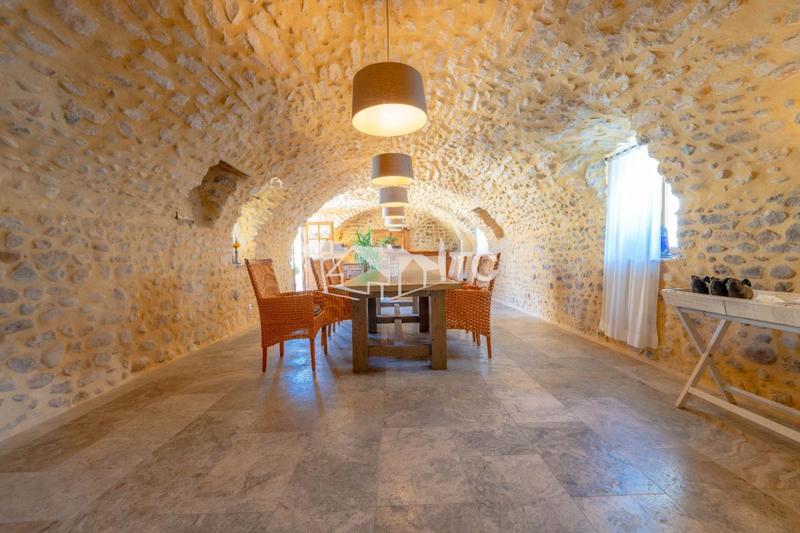 Propriété - 537 m² - 12 pièces