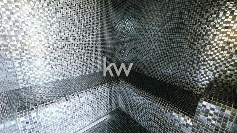 Maison - 600 m² - 10 pièces