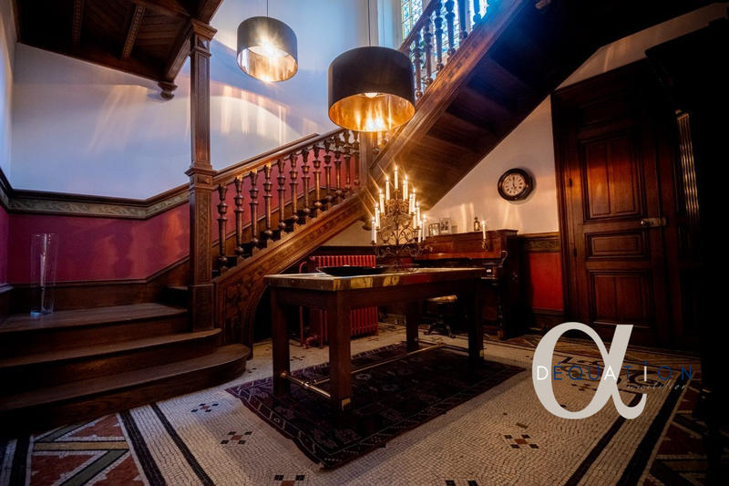 Maison - 350 m² - 10 pièces