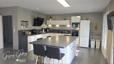 Maison - 196 m² - 7 pièces