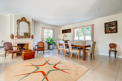 Maison - 318 m² - 10 pièces