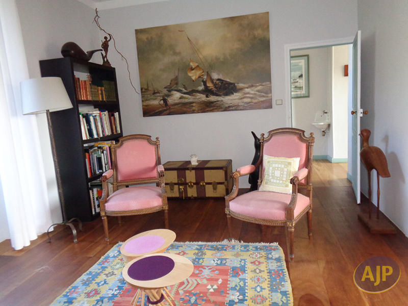 Maison - 250 m² - 13 pièces