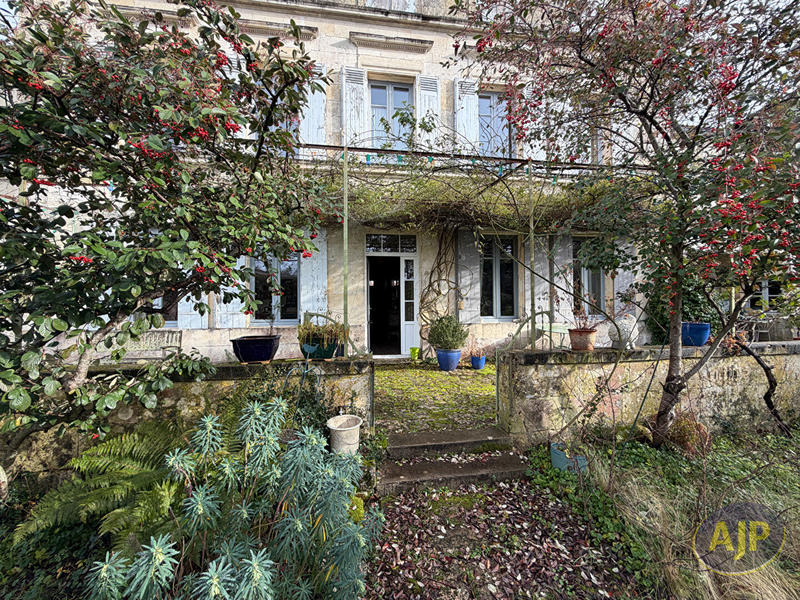 Maison - 278 m² - 9 pièces