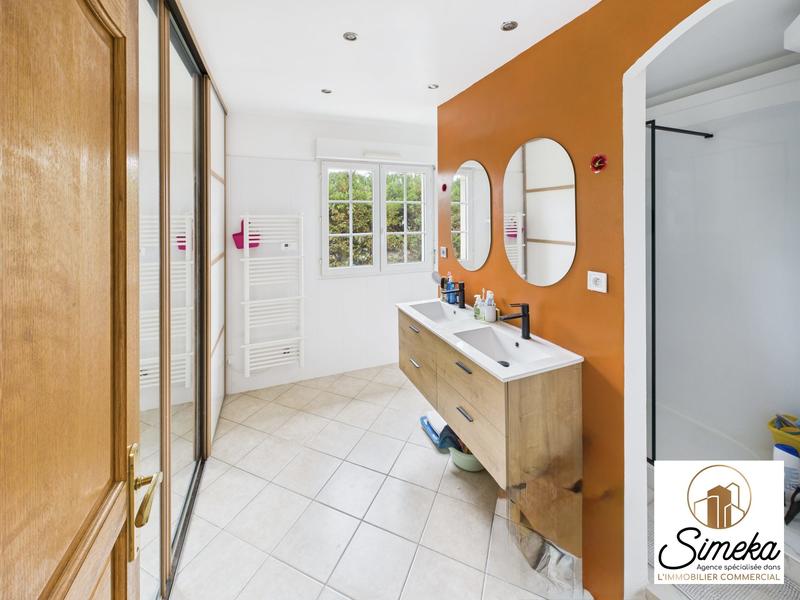 Maison contemporaine - 194 m² - 9 pièces