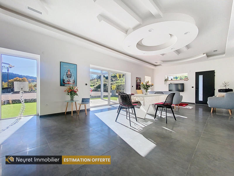 Maison - 180 m² - 4 pièces