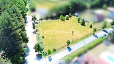 Terrain constructible - 2 500 m²