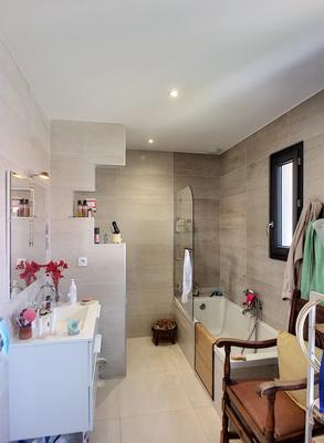 Maison - 274 m² - 12 pièces