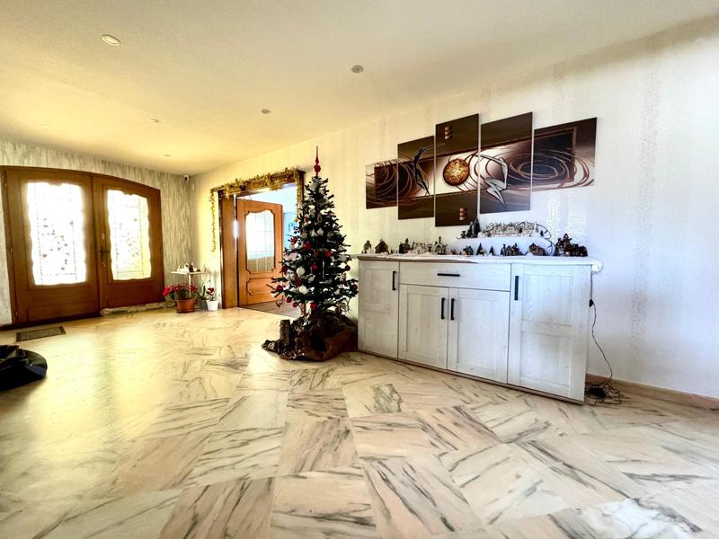 Maison - 256 m² - 8 pièces