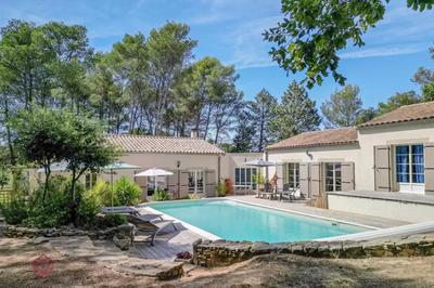 Propriété - 345 m² - 9 pièces