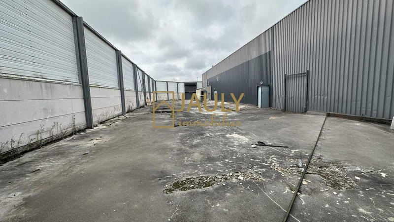 Local commercial - 2 800 m²