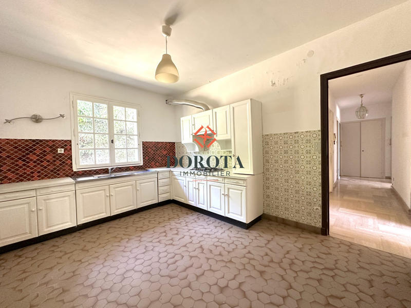 Maison - 182 m² - 9 pièces