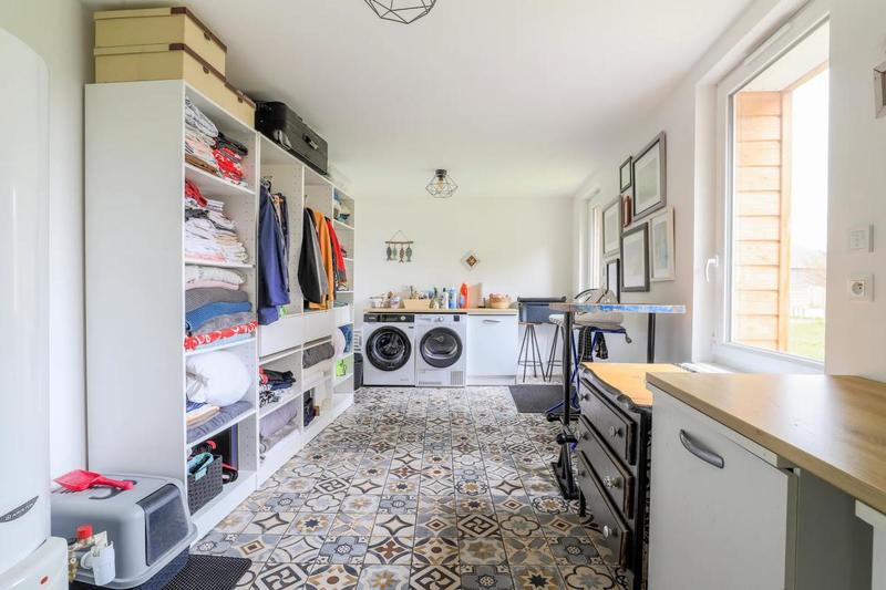 Maison - 337 m² - 5 pièces