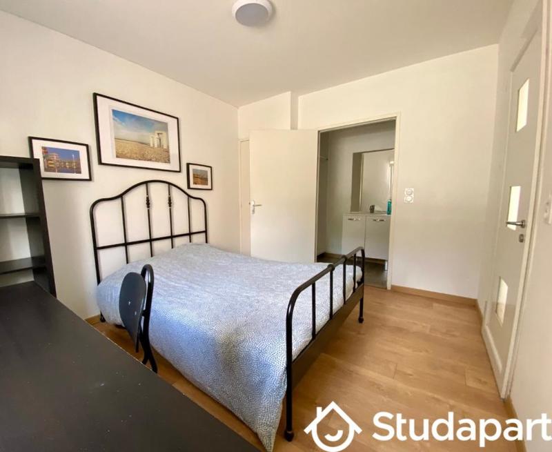 Chambre - 13 m² - 1 pièce