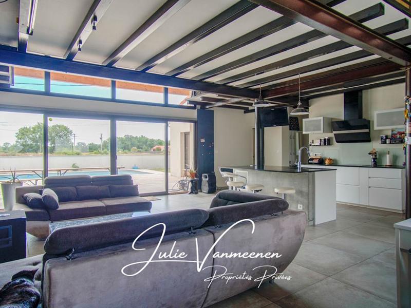 Maison - 250 m² - 7 pièces