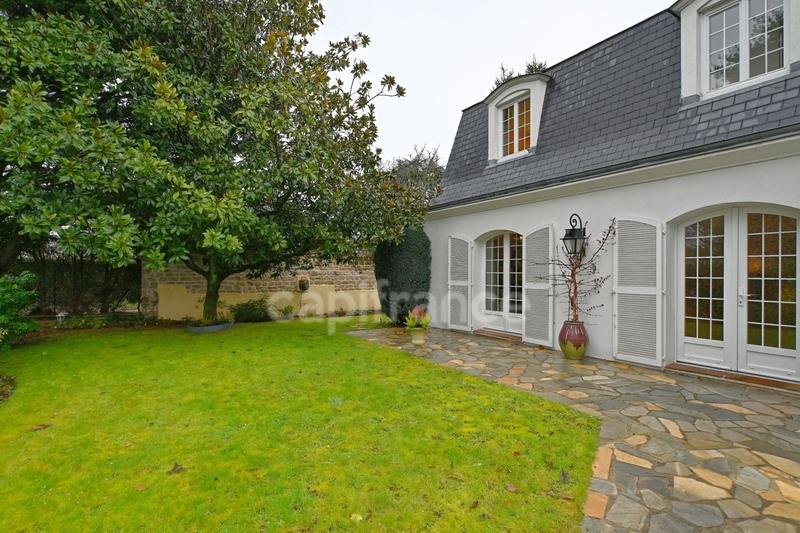 Maison bourgeoise - 225 m² - 9 pièces