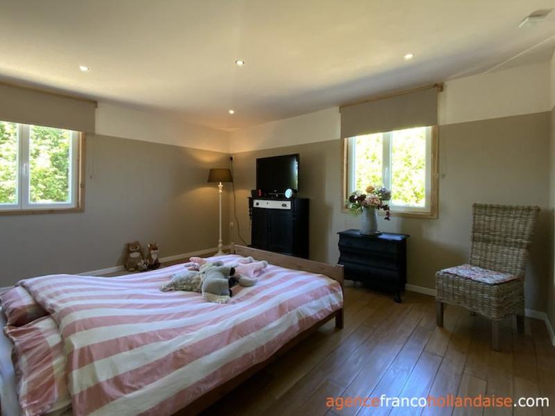 Maison - 340 m² - 18 pièces