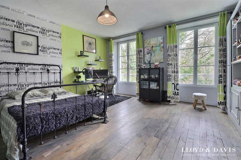 Maison - 455 m² - 13 pièces