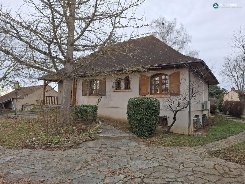 Maison traditionnelle - 149 m² - 5 pièces