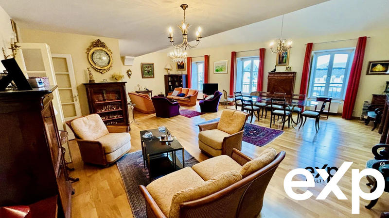 Appartement - 179 m² - 6 pièces