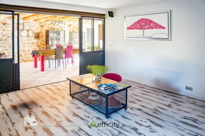 Maison - 245 m² - 8 pièces