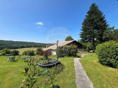 Hôtellerie / Restauration - 1 300 m² - 17 pièces