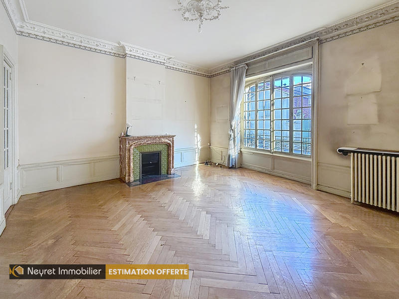 Maison - 277 m² - 12 pièces