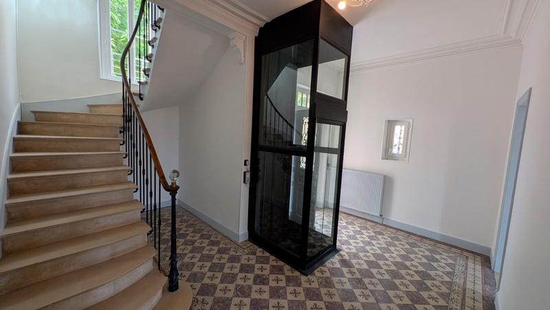 Maison - 204 m² - 8 pièces