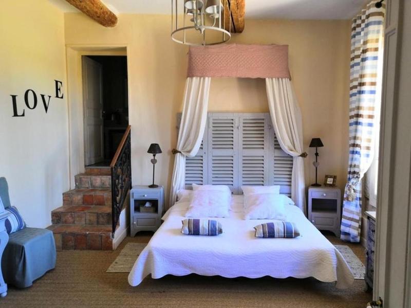 Maison - 480 m² - 13 pièces