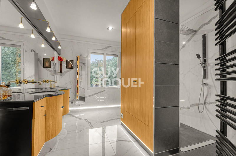 Demeure - 400 m² - 10 pièces