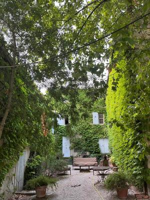 Maison - 1 000 m² - 20 pièces